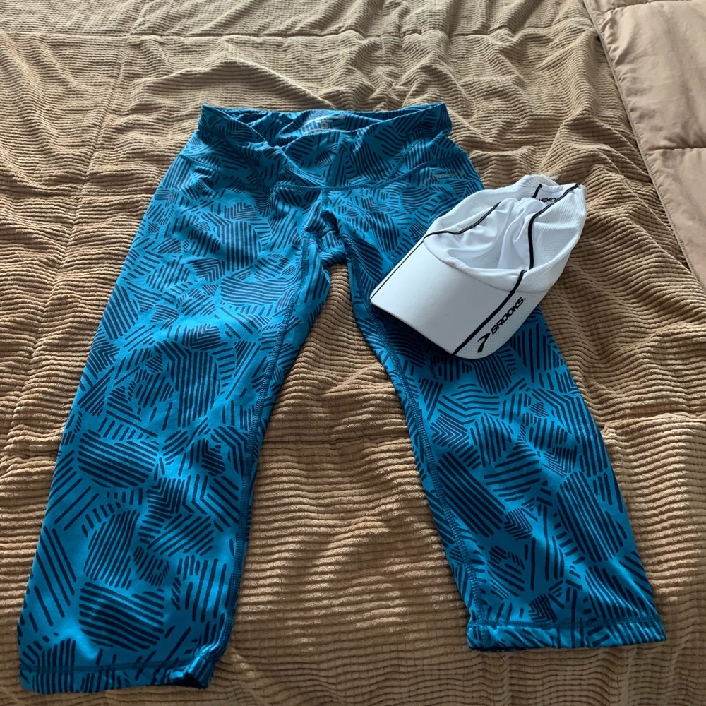 Brooks running leggings capris and hat